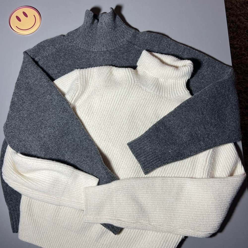 H&M Size M Gray and Cream Turtleneck Sweaters